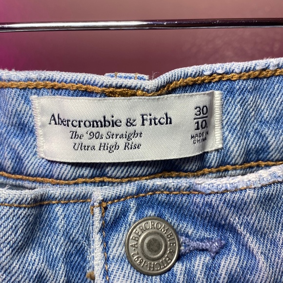 ABERCROMBIE & FITCH - LIGHT WASH STRAIGHT LEG HIGH RISE JEANS - Picture 5 of 14